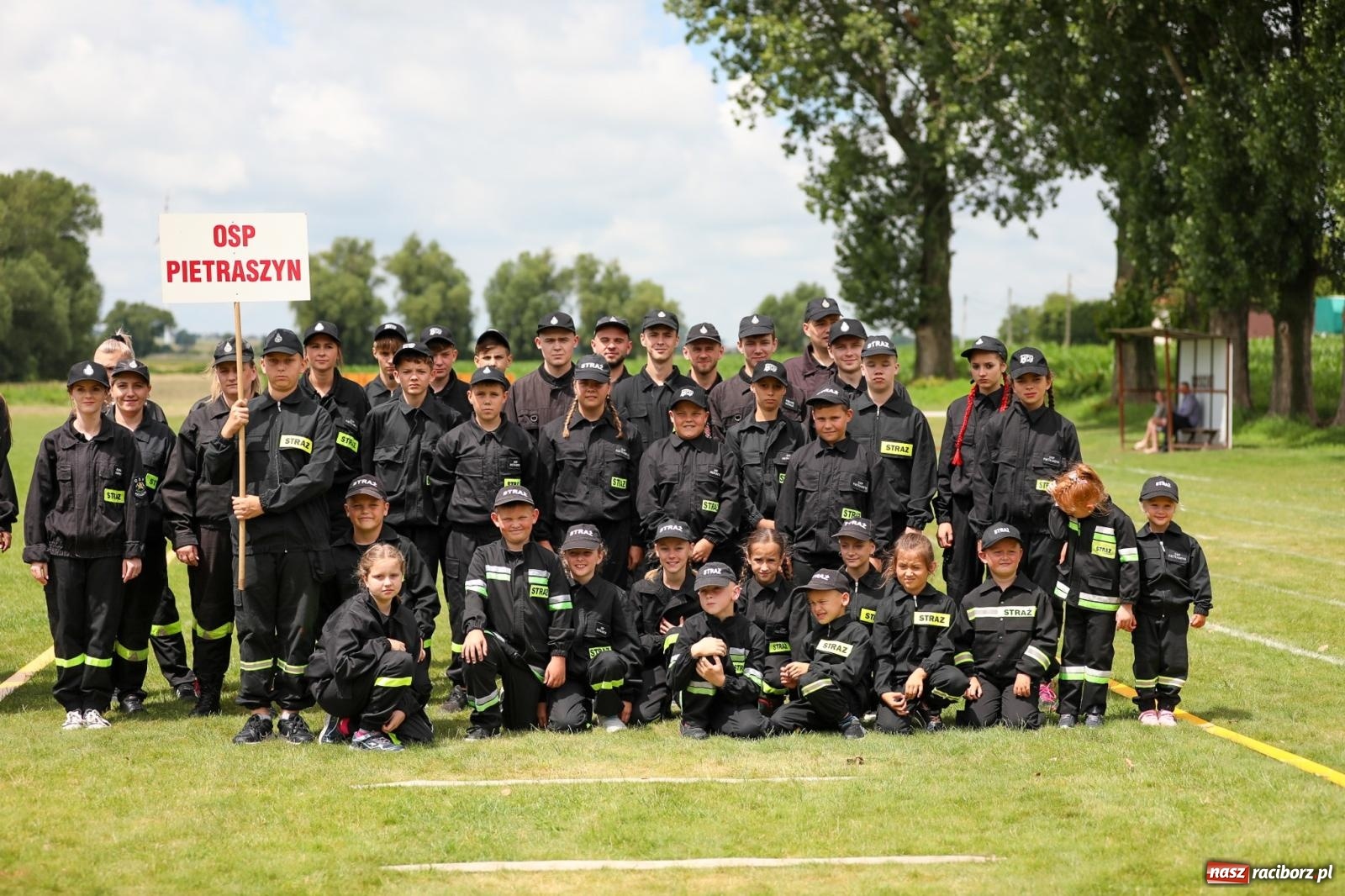 Zdjęcie w galerii na portalu naszraciborz.pl: Krzanowice wywożą trzy puchary z Bojanowa. Gminne zawody sportowo-pożarnicze wiadomości z regionu