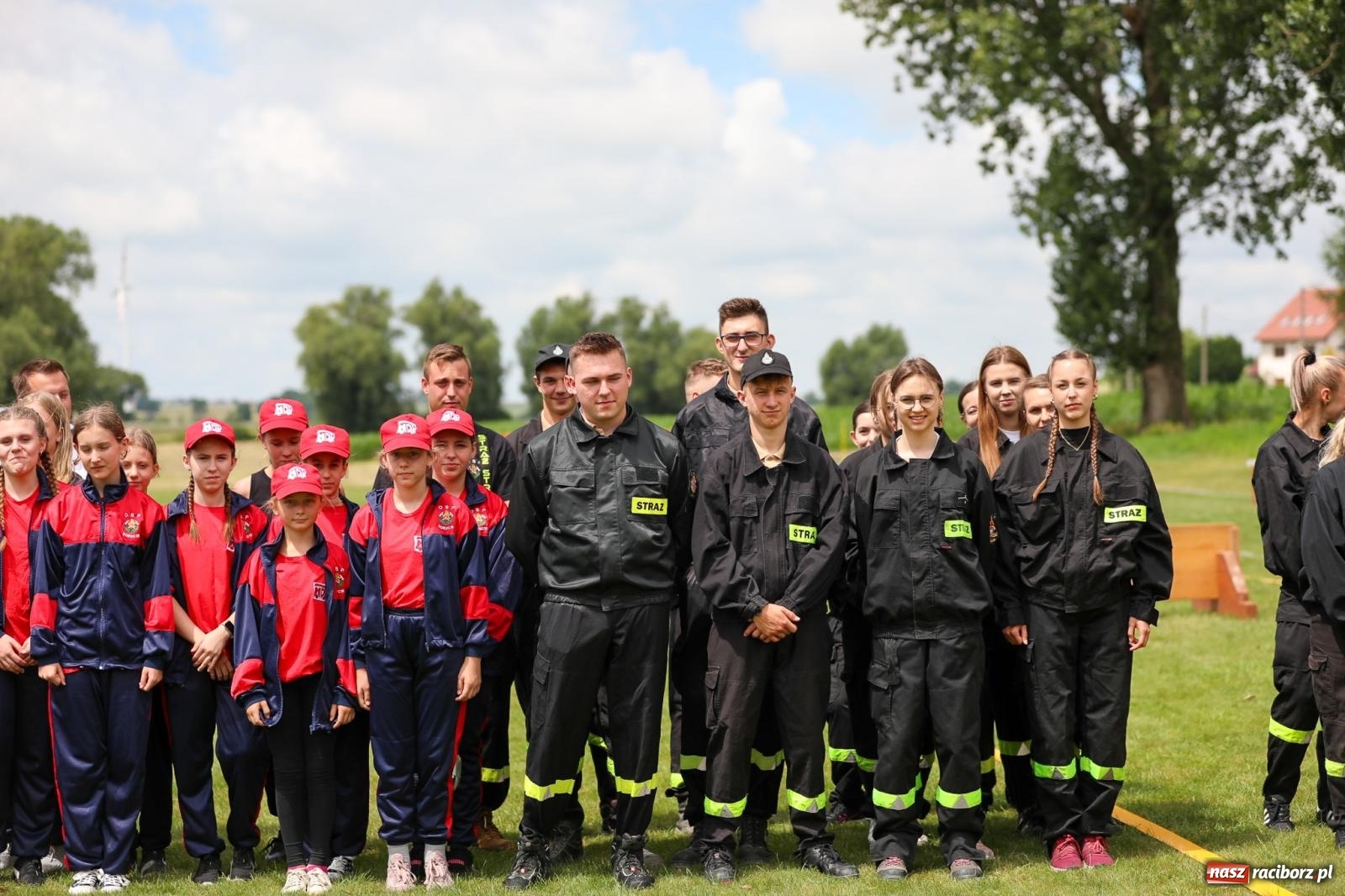 Zdjęcie w galerii na portalu naszraciborz.pl: Krzanowice wywożą trzy puchary z Bojanowa. Gminne zawody sportowo-pożarnicze wiadomości z regionu