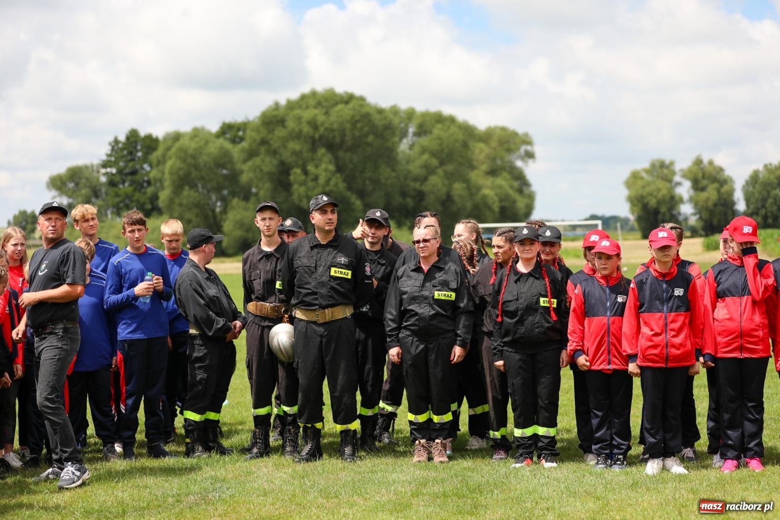 Zdjęcie w galerii na portalu naszraciborz.pl: Krzanowice wywożą trzy puchary z Bojanowa. Gminne zawody sportowo-pożarnicze wiadomości z regionu