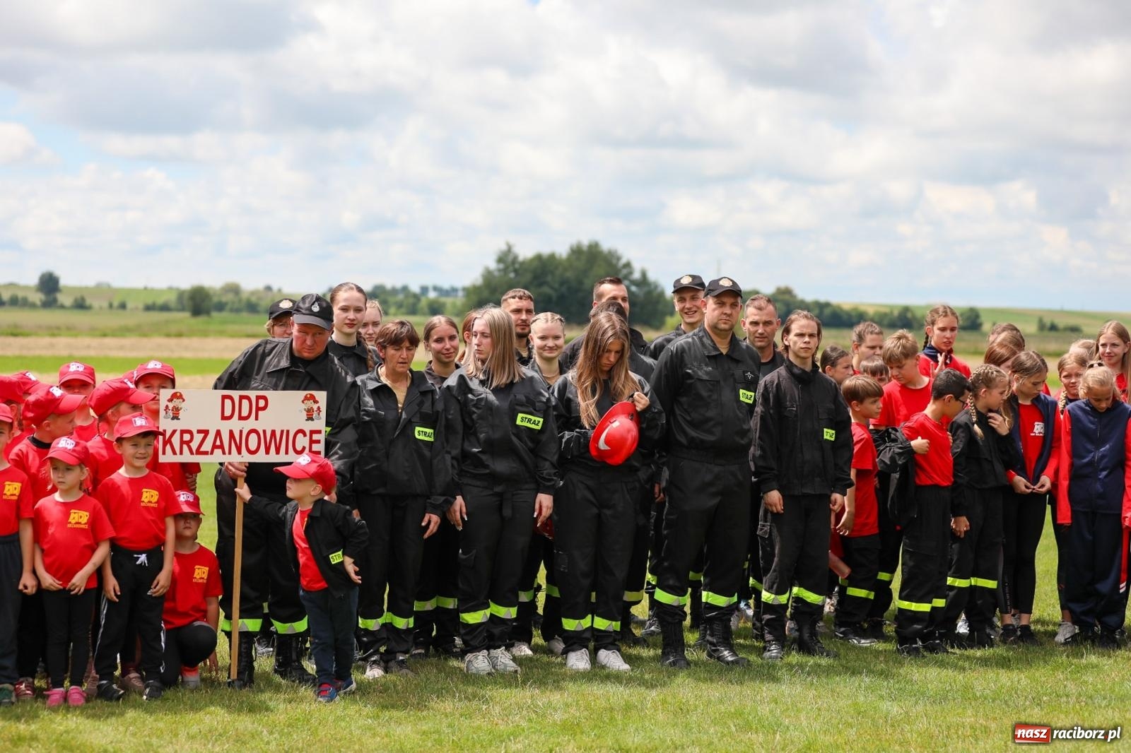 Zdjęcie w galerii na portalu naszraciborz.pl: Krzanowice wywożą trzy puchary z Bojanowa. Gminne zawody sportowo-pożarnicze wiadomości z regionu