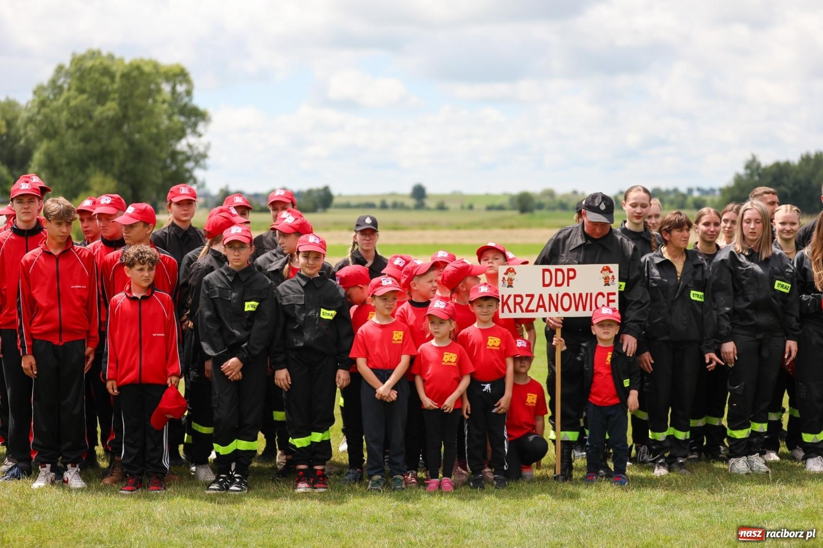 Zdjęcie w galerii na portalu naszraciborz.pl: Krzanowice wywożą trzy puchary z Bojanowa. Gminne zawody sportowo-pożarnicze wiadomości z regionu