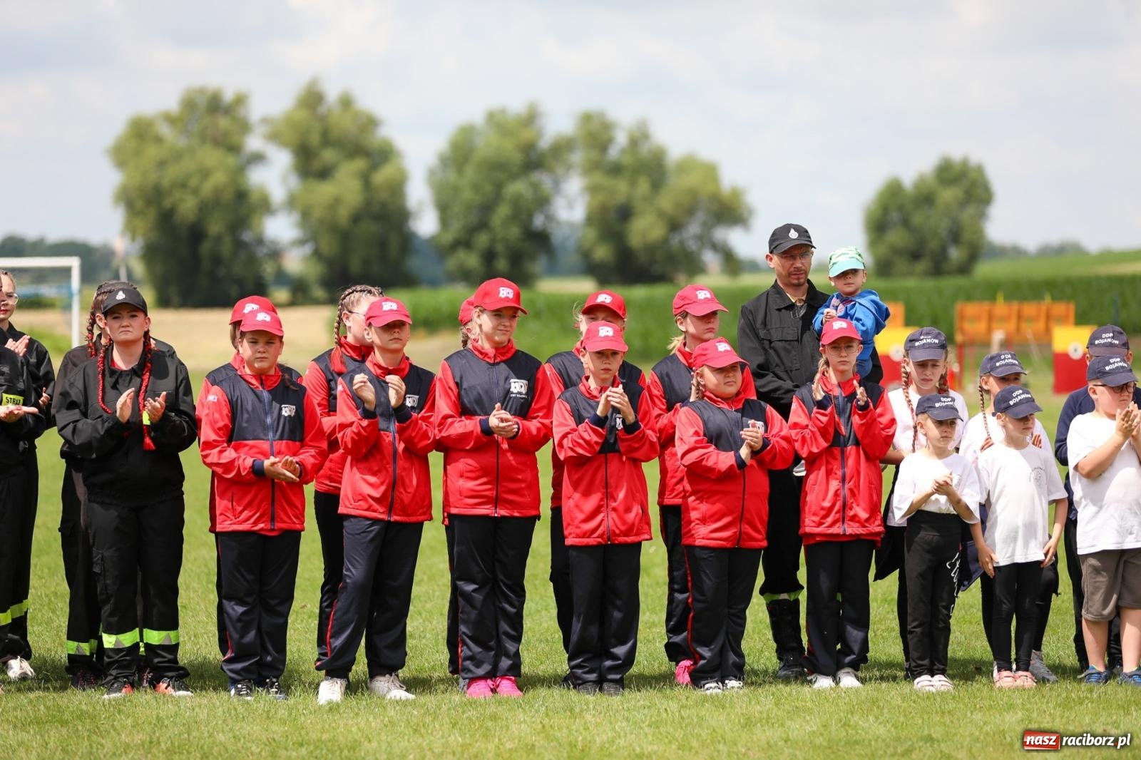 Zdjęcie w galerii na portalu naszraciborz.pl: Krzanowice wywożą trzy puchary z Bojanowa. Gminne zawody sportowo-pożarnicze wiadomości z regionu