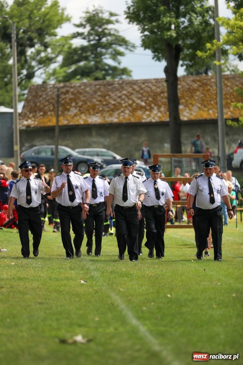 Zdjęcie w galerii na portalu naszraciborz.pl: Krzanowice wywożą trzy puchary z Bojanowa. Gminne zawody sportowo-pożarnicze wiadomości z regionu