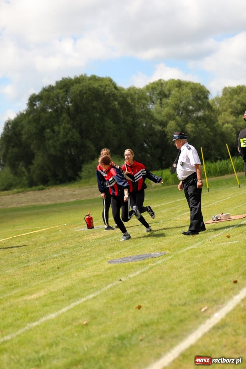 Zdjęcie w galerii na portalu naszraciborz.pl: Krzanowice wywożą trzy puchary z Bojanowa. Gminne zawody sportowo-pożarnicze wiadomości z regionu