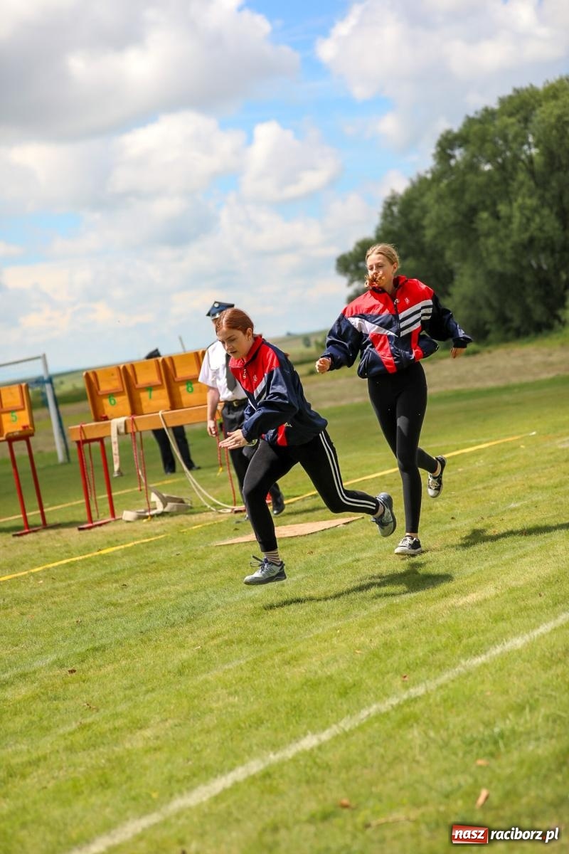 Zdjęcie w galerii na portalu naszraciborz.pl: Krzanowice wywożą trzy puchary z Bojanowa. Gminne zawody sportowo-pożarnicze wiadomości z regionu