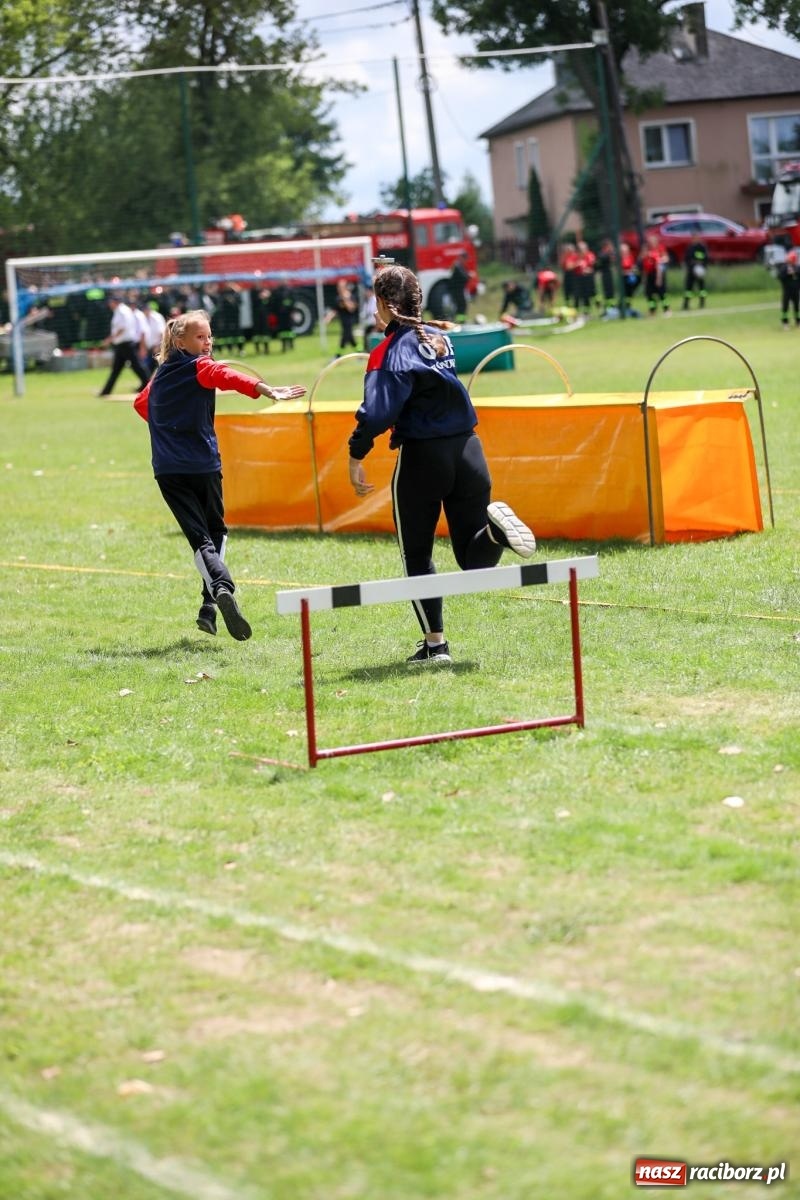 Zdjęcie w galerii na portalu naszraciborz.pl: Krzanowice wywożą trzy puchary z Bojanowa. Gminne zawody sportowo-pożarnicze wiadomości z regionu