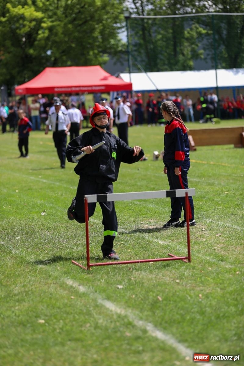 Zdjęcie w galerii na portalu naszraciborz.pl: Krzanowice wywożą trzy puchary z Bojanowa. Gminne zawody sportowo-pożarnicze wiadomości z regionu