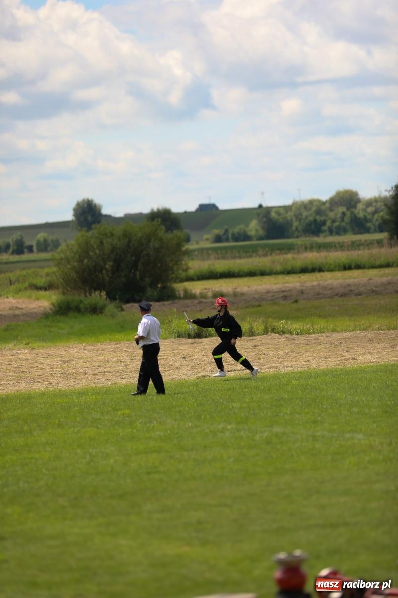Zdjęcie w galerii na portalu naszraciborz.pl: Krzanowice wywożą trzy puchary z Bojanowa. Gminne zawody sportowo-pożarnicze wiadomości z regionu