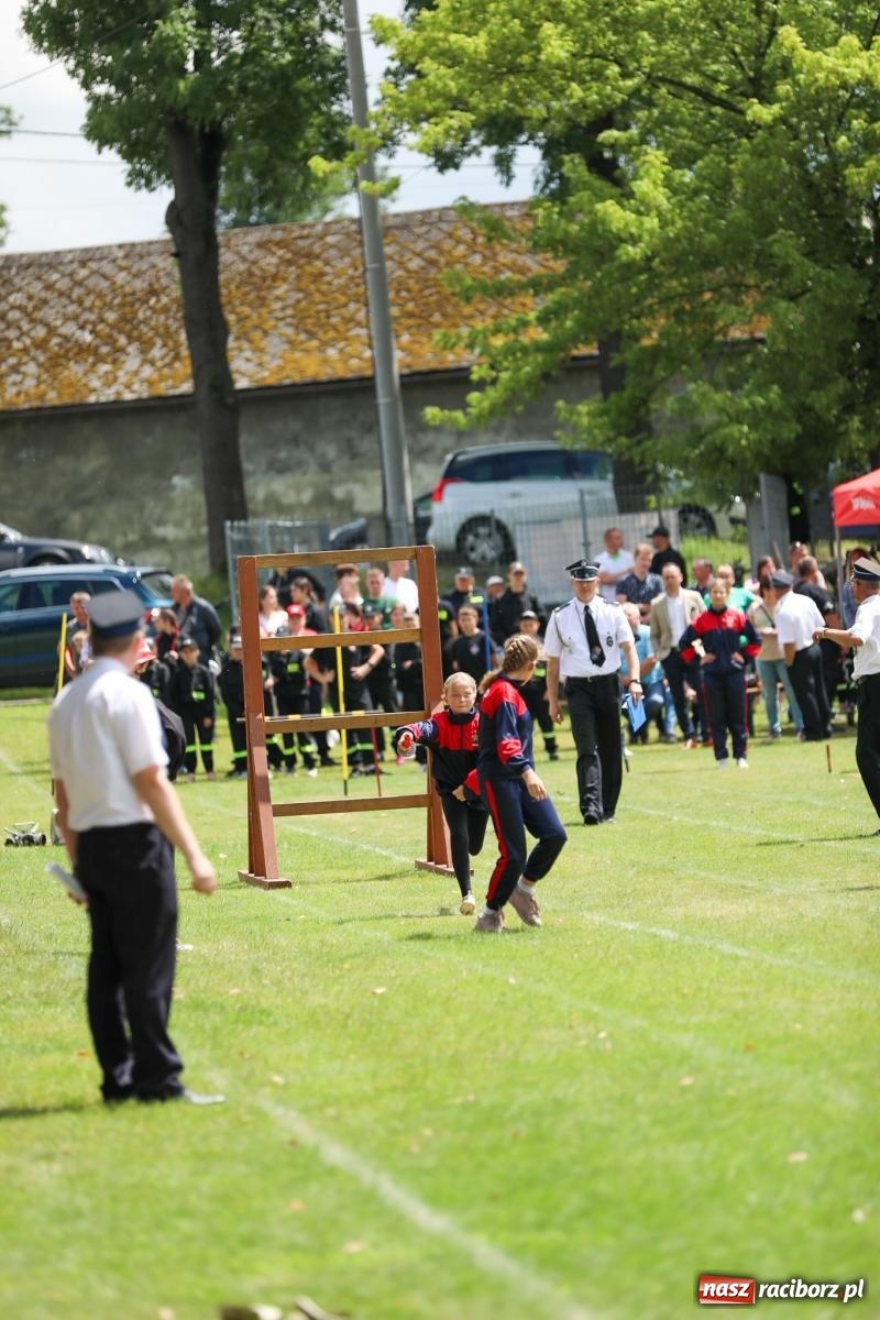 Zdjęcie w galerii na portalu naszraciborz.pl: Krzanowice wywożą trzy puchary z Bojanowa. Gminne zawody sportowo-pożarnicze wiadomości z regionu