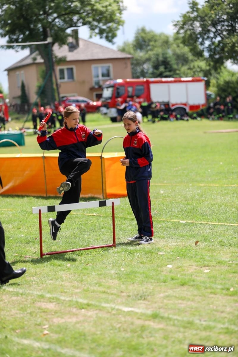 Zdjęcie w galerii na portalu naszraciborz.pl: Krzanowice wywożą trzy puchary z Bojanowa. Gminne zawody sportowo-pożarnicze wiadomości z regionu