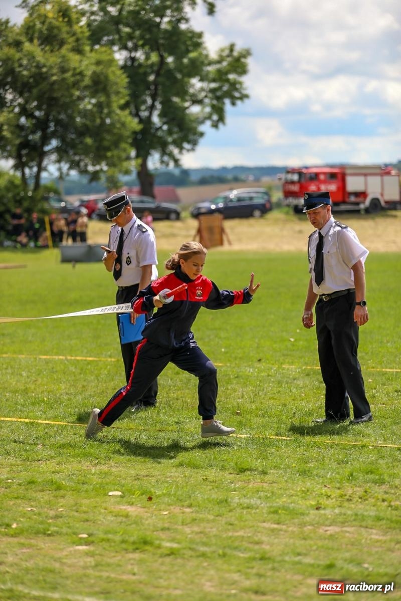 Zdjęcie w galerii na portalu naszraciborz.pl: Krzanowice wywożą trzy puchary z Bojanowa. Gminne zawody sportowo-pożarnicze wiadomości z regionu