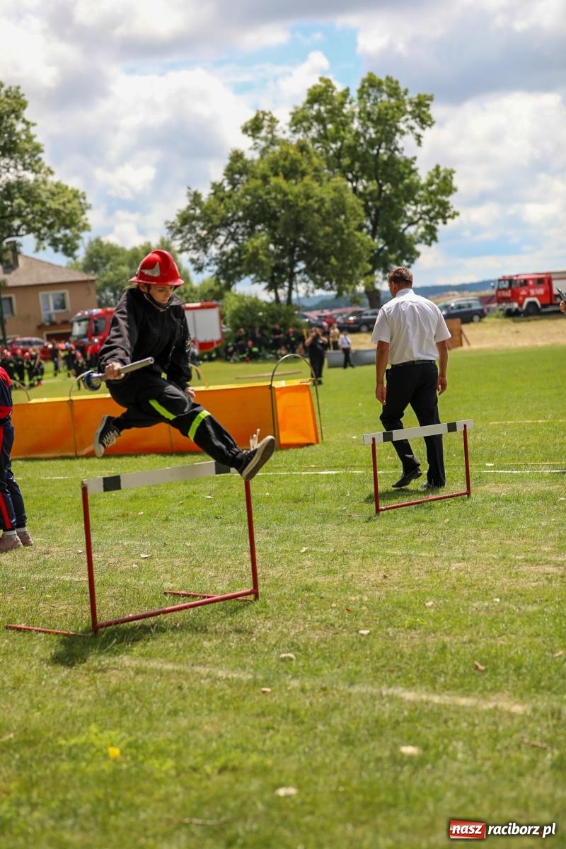 Zdjęcie w galerii na portalu naszraciborz.pl: Krzanowice wywożą trzy puchary z Bojanowa. Gminne zawody sportowo-pożarnicze wiadomości z regionu