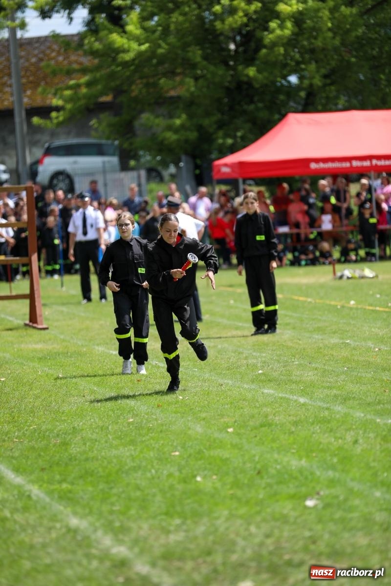 Zdjęcie w galerii na portalu naszraciborz.pl: Krzanowice wywożą trzy puchary z Bojanowa. Gminne zawody sportowo-pożarnicze wiadomości z regionu