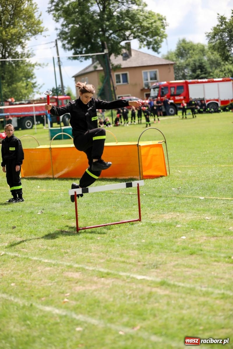 Zdjęcie w galerii na portalu naszraciborz.pl: Krzanowice wywożą trzy puchary z Bojanowa. Gminne zawody sportowo-pożarnicze wiadomości z regionu