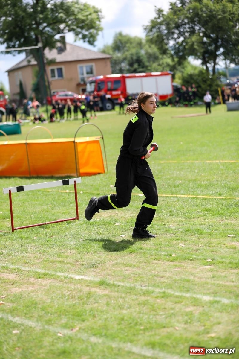 Zdjęcie w galerii na portalu naszraciborz.pl: Krzanowice wywożą trzy puchary z Bojanowa. Gminne zawody sportowo-pożarnicze wiadomości z regionu