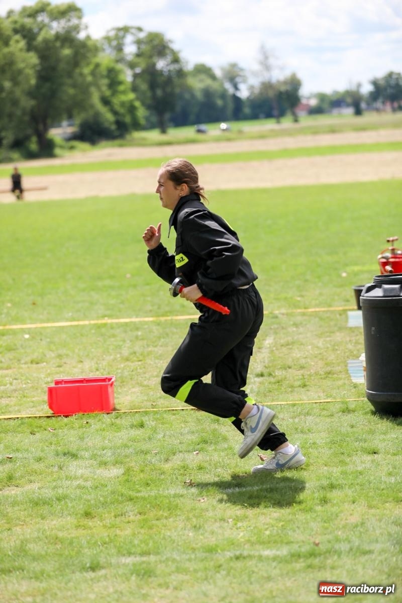 Zdjęcie w galerii na portalu naszraciborz.pl: Krzanowice wywożą trzy puchary z Bojanowa. Gminne zawody sportowo-pożarnicze wiadomości z regionu