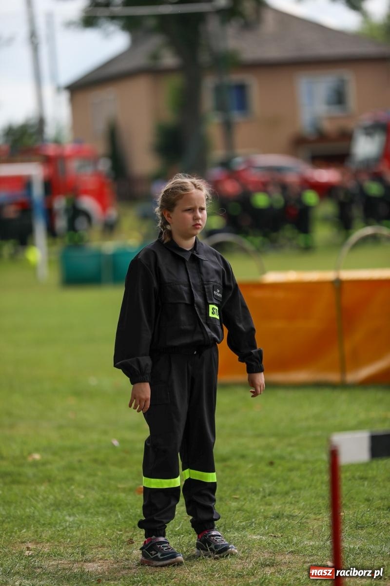 Zdjęcie w galerii na portalu naszraciborz.pl: Krzanowice wywożą trzy puchary z Bojanowa. Gminne zawody sportowo-pożarnicze wiadomości z regionu