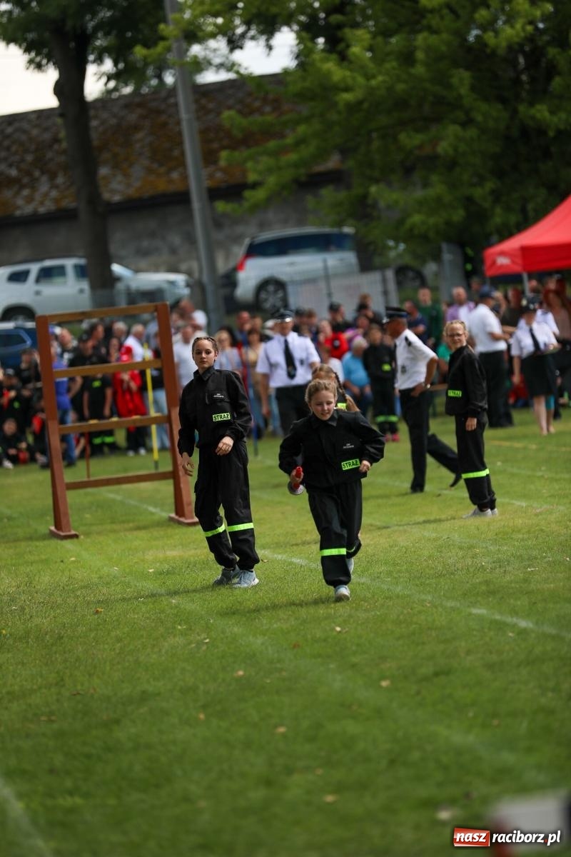 Zdjęcie w galerii na portalu naszraciborz.pl: Krzanowice wywożą trzy puchary z Bojanowa. Gminne zawody sportowo-pożarnicze wiadomości z regionu