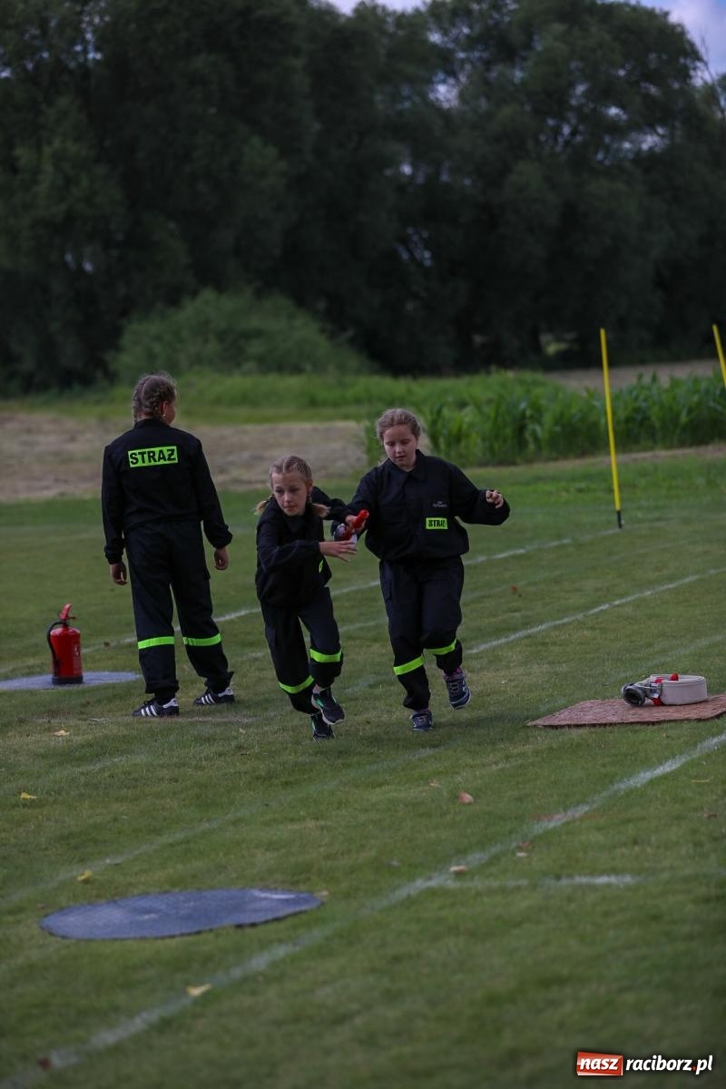 Zdjęcie w galerii na portalu naszraciborz.pl: Krzanowice wywożą trzy puchary z Bojanowa. Gminne zawody sportowo-pożarnicze wiadomości z regionu
