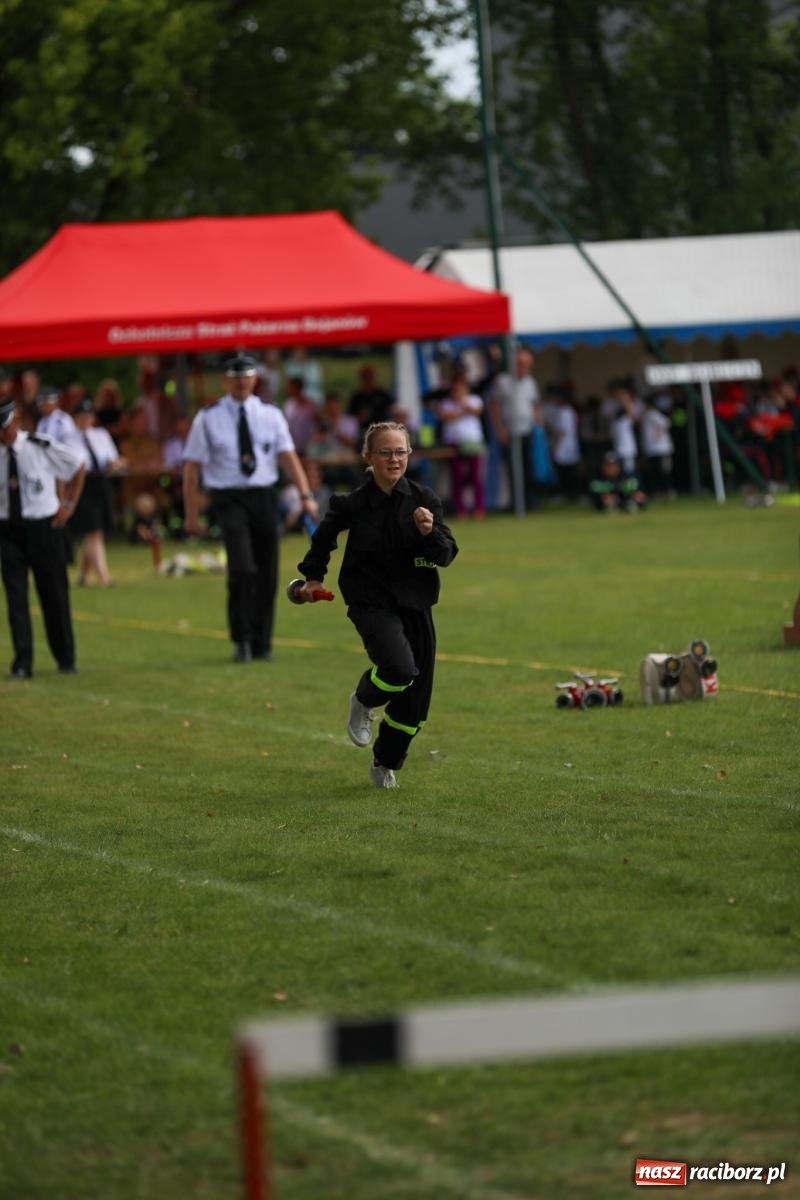 Zdjęcie w galerii na portalu naszraciborz.pl: Krzanowice wywożą trzy puchary z Bojanowa. Gminne zawody sportowo-pożarnicze wiadomości z regionu