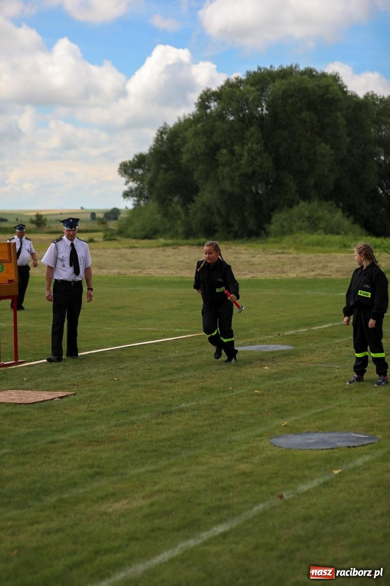 Zdjęcie w galerii na portalu naszraciborz.pl: Krzanowice wywożą trzy puchary z Bojanowa. Gminne zawody sportowo-pożarnicze wiadomości z regionu