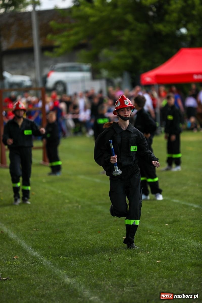 Zdjęcie w galerii na portalu naszraciborz.pl: Krzanowice wywożą trzy puchary z Bojanowa. Gminne zawody sportowo-pożarnicze wiadomości z regionu