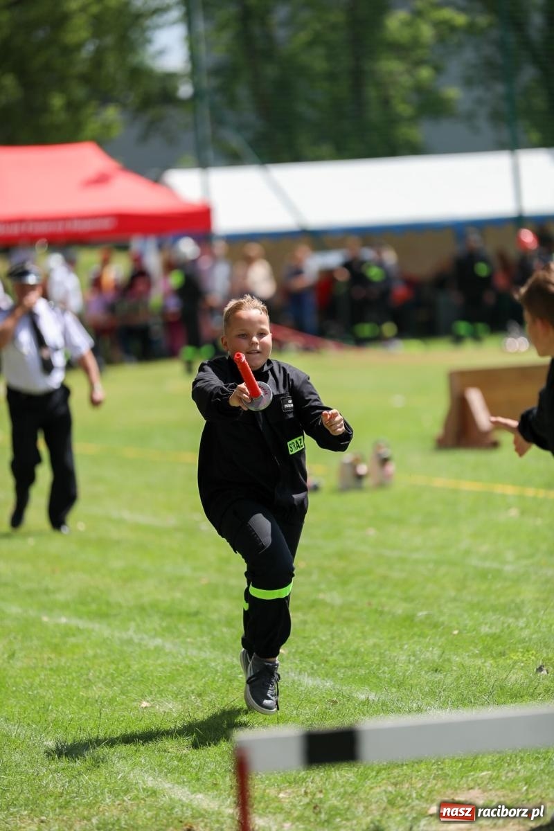 Zdjęcie w galerii na portalu naszraciborz.pl: Krzanowice wywożą trzy puchary z Bojanowa. Gminne zawody sportowo-pożarnicze wiadomości z regionu