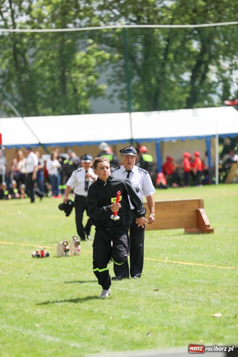 Zdjęcie w galerii na portalu naszraciborz.pl: Krzanowice wywożą trzy puchary z Bojanowa. Gminne zawody sportowo-pożarnicze wiadomości z regionu
