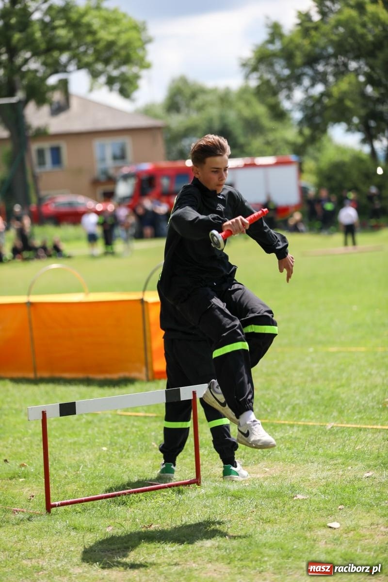 Zdjęcie w galerii na portalu naszraciborz.pl: Krzanowice wywożą trzy puchary z Bojanowa. Gminne zawody sportowo-pożarnicze wiadomości z regionu