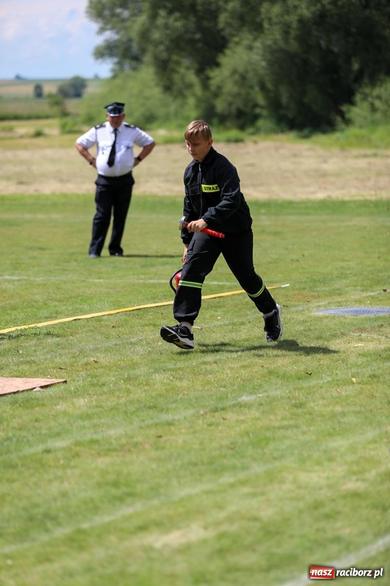 Zdjęcie w galerii na portalu naszraciborz.pl: Krzanowice wywożą trzy puchary z Bojanowa. Gminne zawody sportowo-pożarnicze wiadomości z regionu