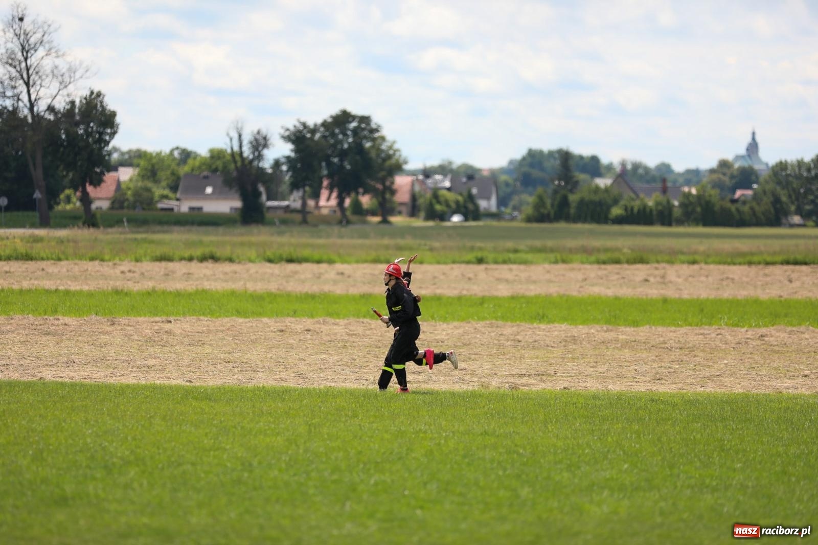 Zdjęcie w galerii na portalu naszraciborz.pl: Krzanowice wywożą trzy puchary z Bojanowa. Gminne zawody sportowo-pożarnicze wiadomości z regionu