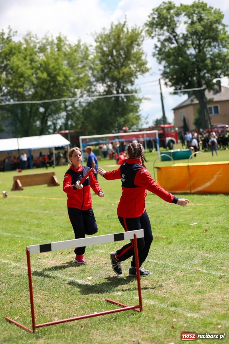 Zdjęcie w galerii na portalu naszraciborz.pl: Krzanowice wywożą trzy puchary z Bojanowa. Gminne zawody sportowo-pożarnicze wiadomości z regionu