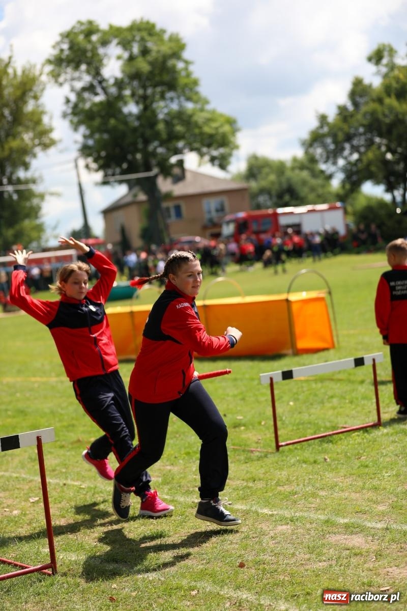 Zdjęcie w galerii na portalu naszraciborz.pl: Krzanowice wywożą trzy puchary z Bojanowa. Gminne zawody sportowo-pożarnicze wiadomości z regionu