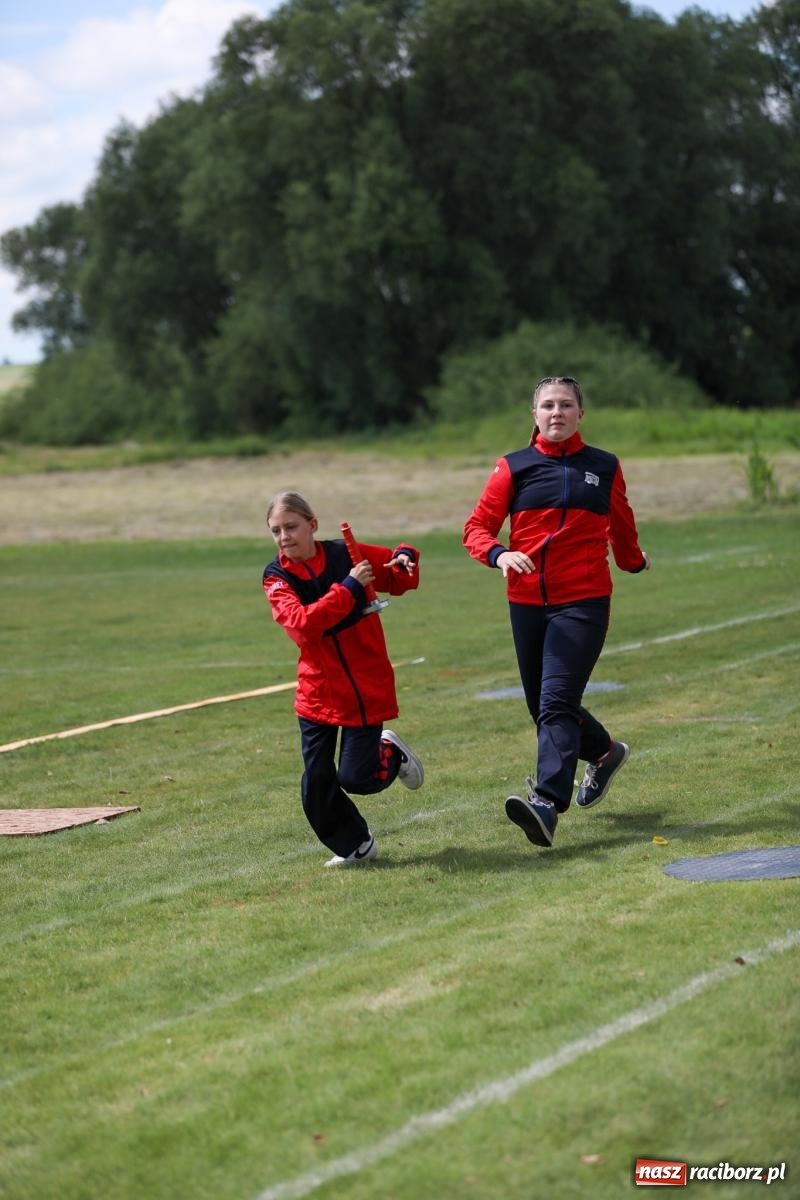 Zdjęcie w galerii na portalu naszraciborz.pl: Krzanowice wywożą trzy puchary z Bojanowa. Gminne zawody sportowo-pożarnicze wiadomości z regionu