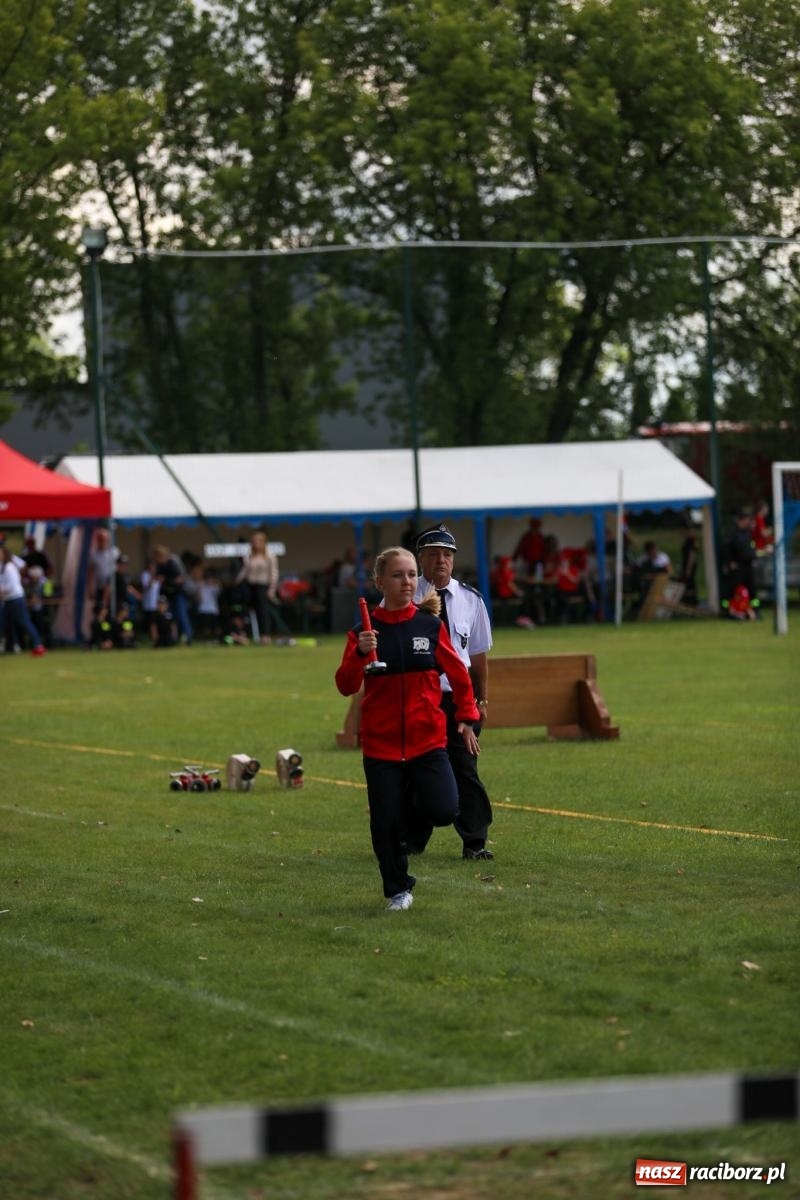 Zdjęcie w galerii na portalu naszraciborz.pl: Krzanowice wywożą trzy puchary z Bojanowa. Gminne zawody sportowo-pożarnicze wiadomości z regionu