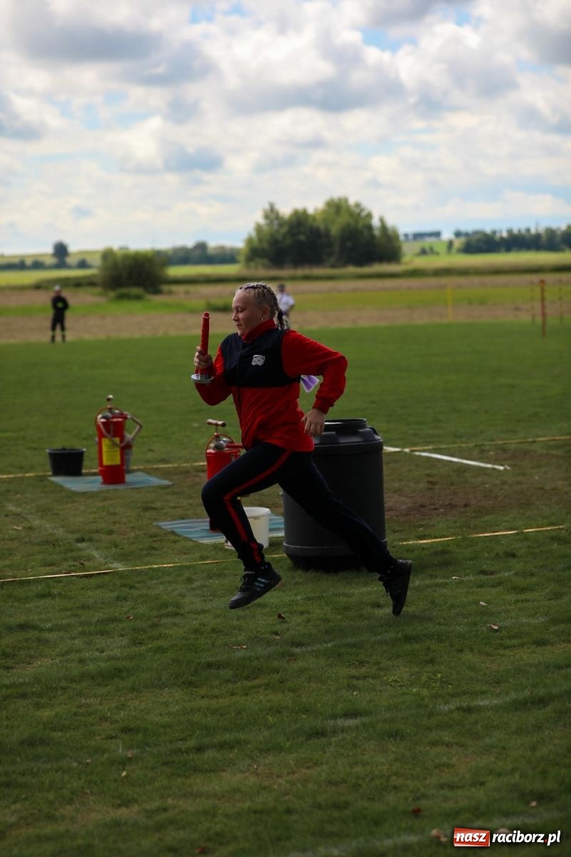 Zdjęcie w galerii na portalu naszraciborz.pl: Krzanowice wywożą trzy puchary z Bojanowa. Gminne zawody sportowo-pożarnicze wiadomości z regionu