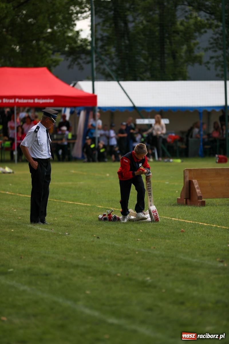 Zdjęcie w galerii na portalu naszraciborz.pl: Krzanowice wywożą trzy puchary z Bojanowa. Gminne zawody sportowo-pożarnicze wiadomości z regionu