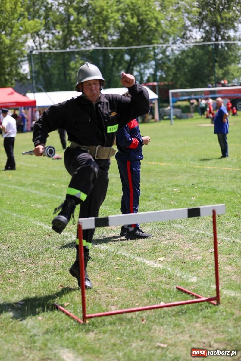 Zdjęcie w galerii na portalu naszraciborz.pl: Krzanowice wywożą trzy puchary z Bojanowa. Gminne zawody sportowo-pożarnicze wiadomości z regionu