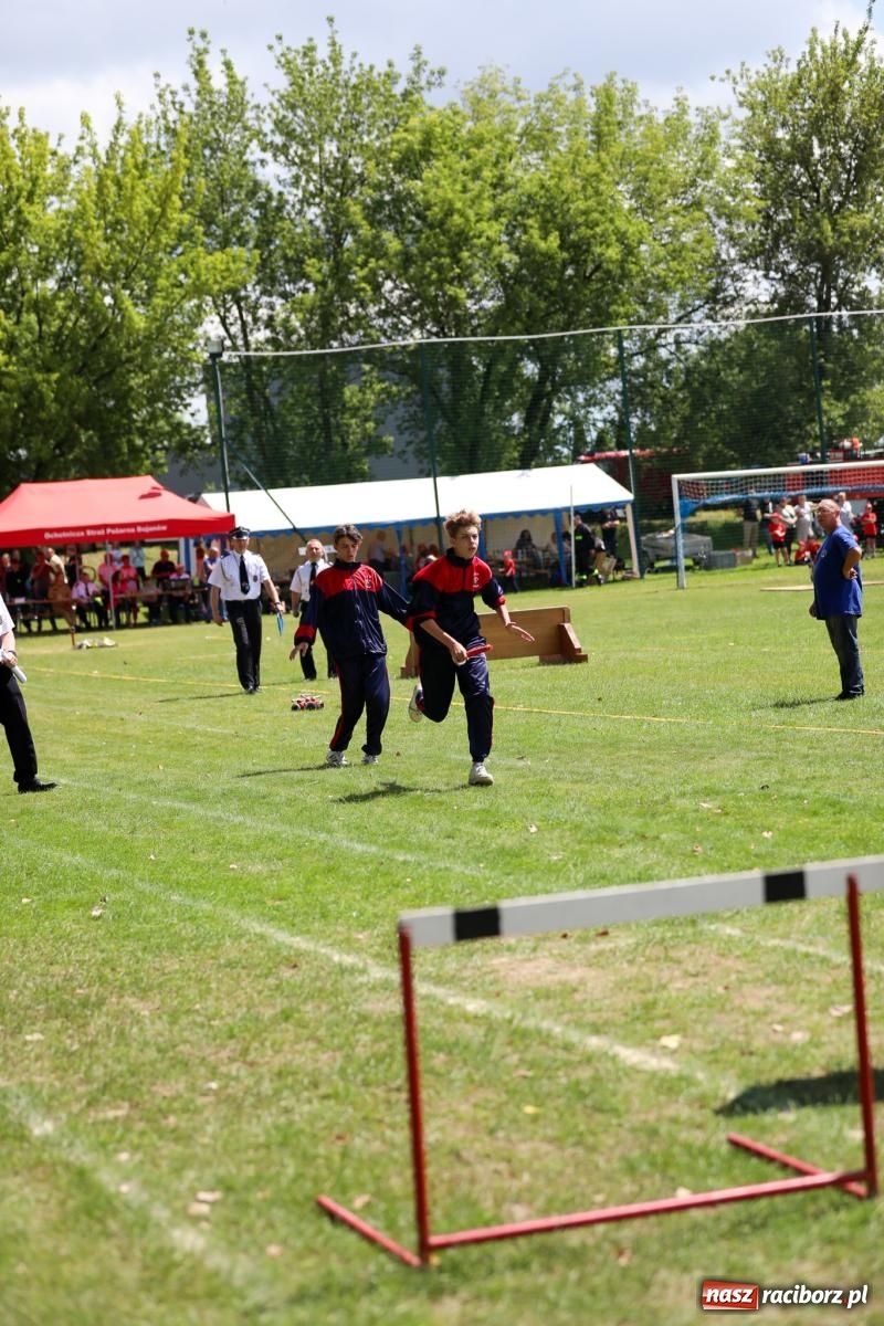 Zdjęcie w galerii na portalu naszraciborz.pl: Krzanowice wywożą trzy puchary z Bojanowa. Gminne zawody sportowo-pożarnicze wiadomości z regionu