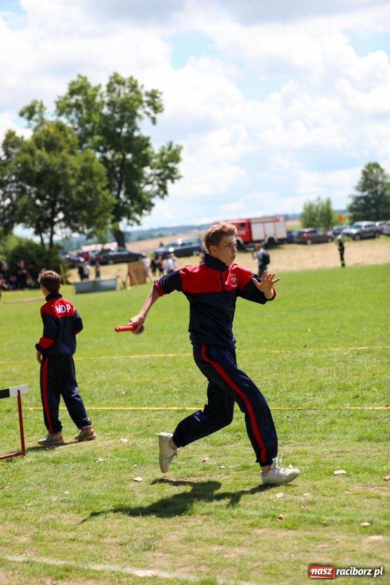 Zdjęcie w galerii na portalu naszraciborz.pl: Krzanowice wywożą trzy puchary z Bojanowa. Gminne zawody sportowo-pożarnicze wiadomości z regionu