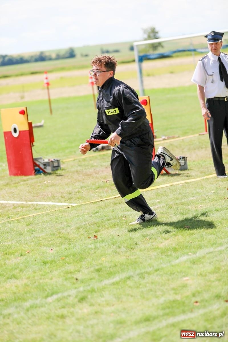 Zdjęcie w galerii na portalu naszraciborz.pl: Krzanowice wywożą trzy puchary z Bojanowa. Gminne zawody sportowo-pożarnicze wiadomości z regionu