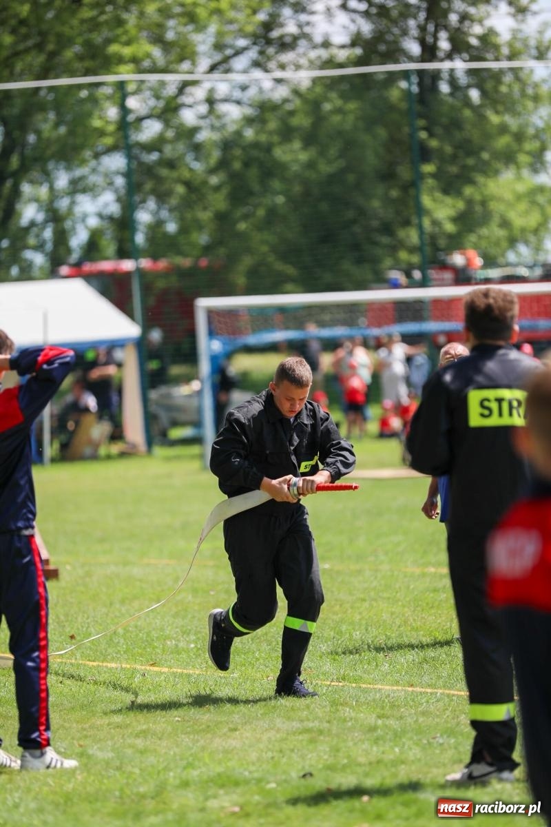 Zdjęcie w galerii na portalu naszraciborz.pl: Krzanowice wywożą trzy puchary z Bojanowa. Gminne zawody sportowo-pożarnicze wiadomości z regionu