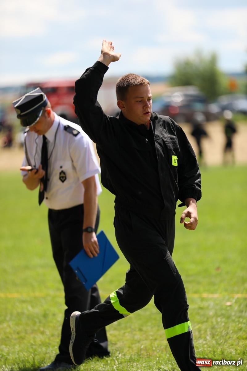 Zdjęcie w galerii na portalu naszraciborz.pl: Krzanowice wywożą trzy puchary z Bojanowa. Gminne zawody sportowo-pożarnicze wiadomości z regionu