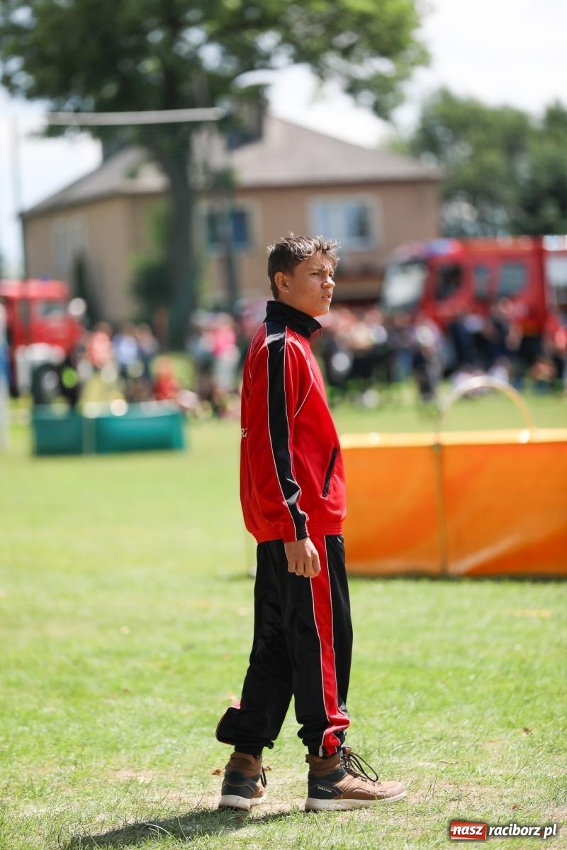 Zdjęcie w galerii na portalu naszraciborz.pl: Krzanowice wywożą trzy puchary z Bojanowa. Gminne zawody sportowo-pożarnicze wiadomości z regionu