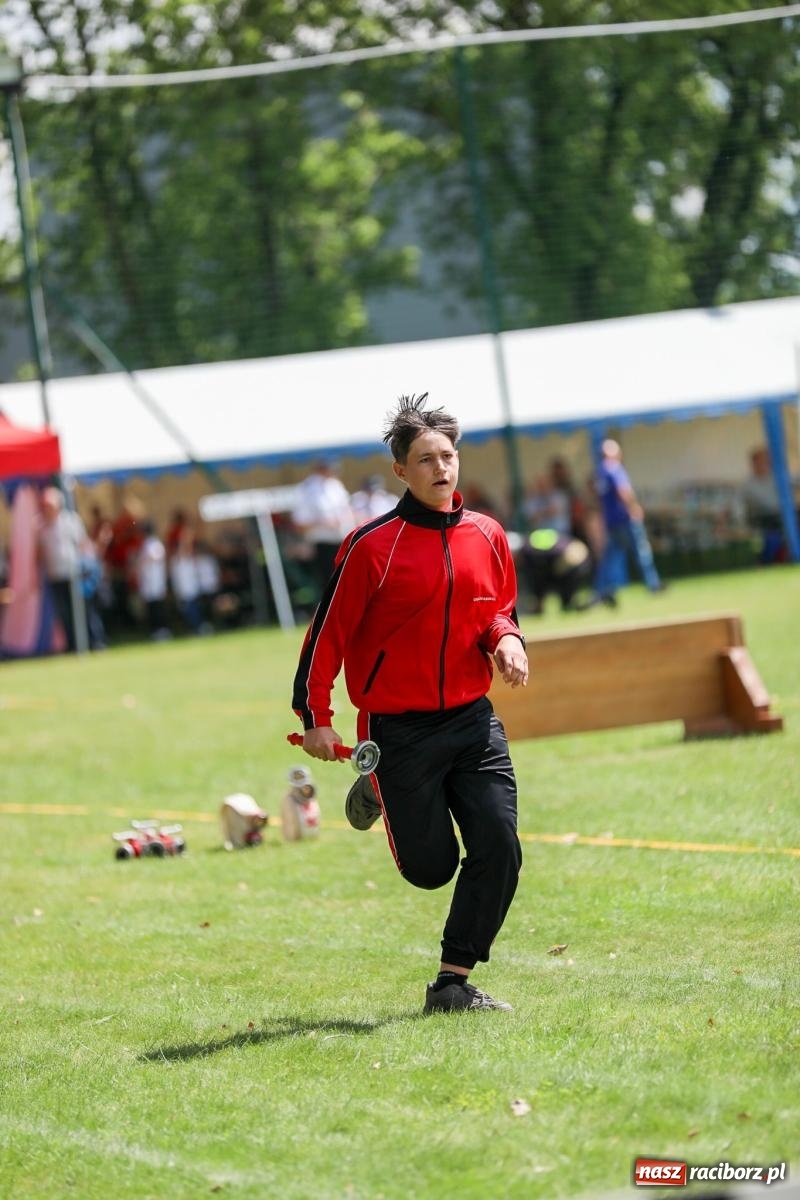 Zdjęcie w galerii na portalu naszraciborz.pl: Krzanowice wywożą trzy puchary z Bojanowa. Gminne zawody sportowo-pożarnicze wiadomości z regionu