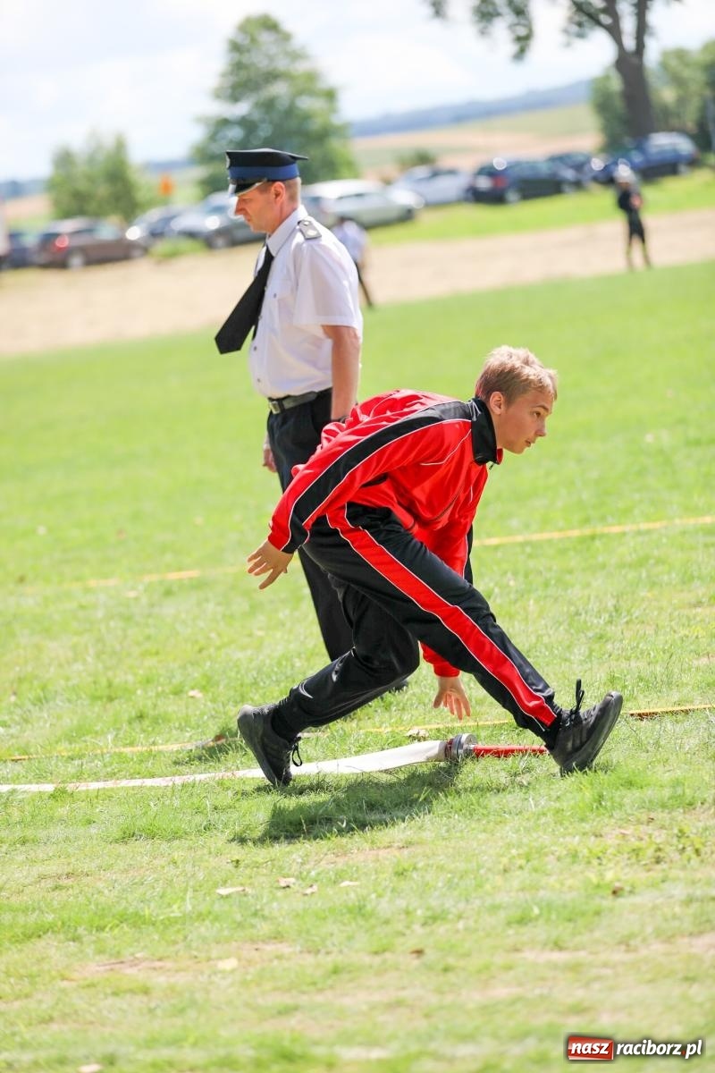 Zdjęcie w galerii na portalu naszraciborz.pl: Krzanowice wywożą trzy puchary z Bojanowa. Gminne zawody sportowo-pożarnicze wiadomości z regionu