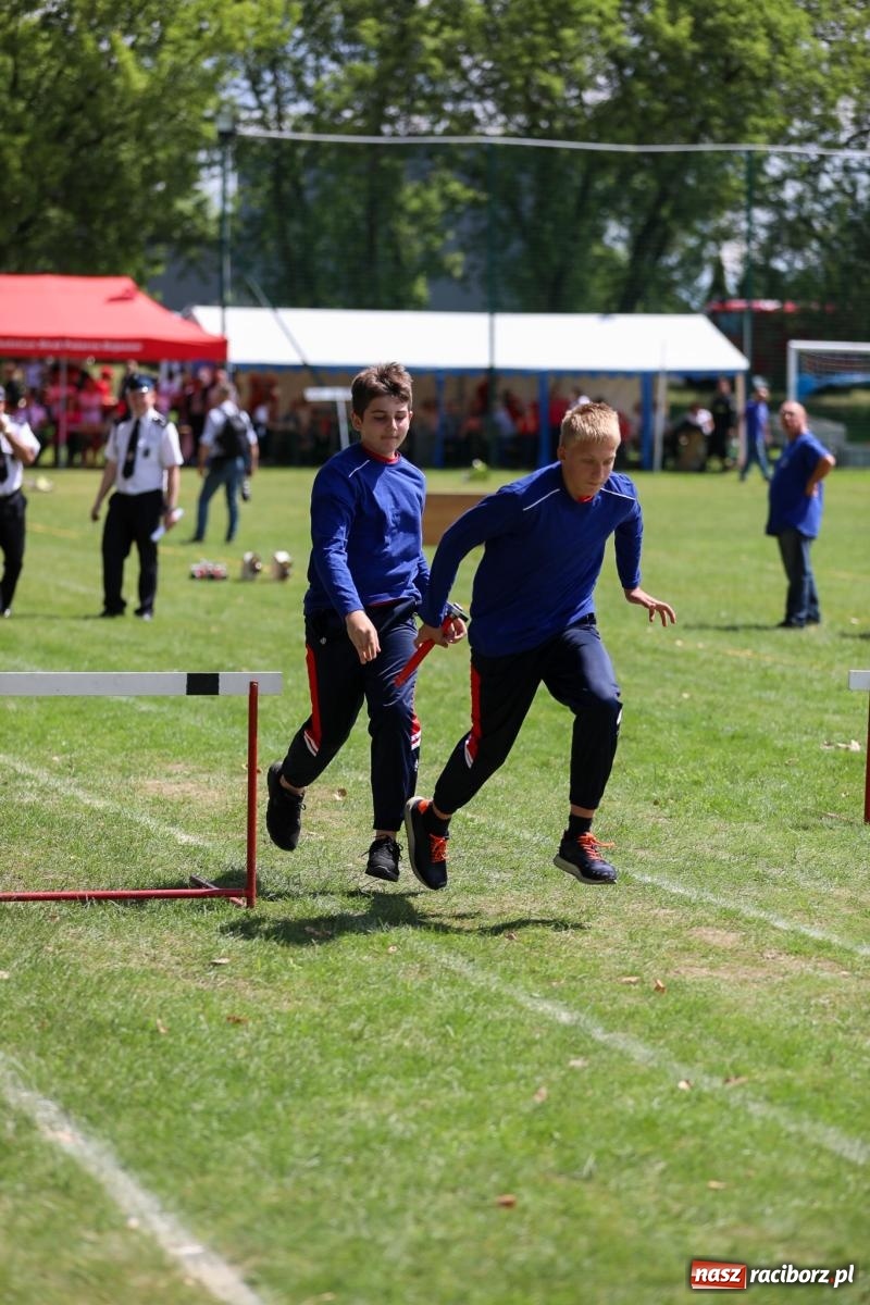 Zdjęcie w galerii na portalu naszraciborz.pl: Krzanowice wywożą trzy puchary z Bojanowa. Gminne zawody sportowo-pożarnicze wiadomości z regionu
