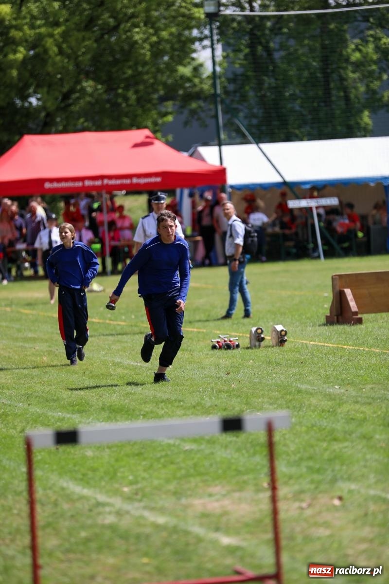 Zdjęcie w galerii na portalu naszraciborz.pl: Krzanowice wywożą trzy puchary z Bojanowa. Gminne zawody sportowo-pożarnicze wiadomości z regionu