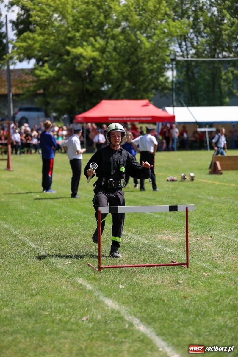 Zdjęcie w galerii na portalu naszraciborz.pl: Krzanowice wywożą trzy puchary z Bojanowa. Gminne zawody sportowo-pożarnicze wiadomości z regionu