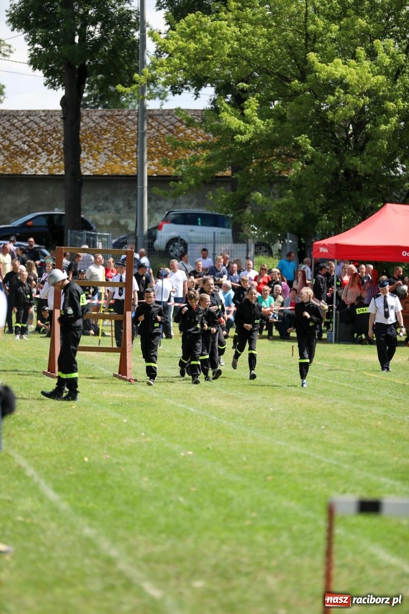Zdjęcie w galerii na portalu naszraciborz.pl: Krzanowice wywożą trzy puchary z Bojanowa. Gminne zawody sportowo-pożarnicze wiadomości z regionu
